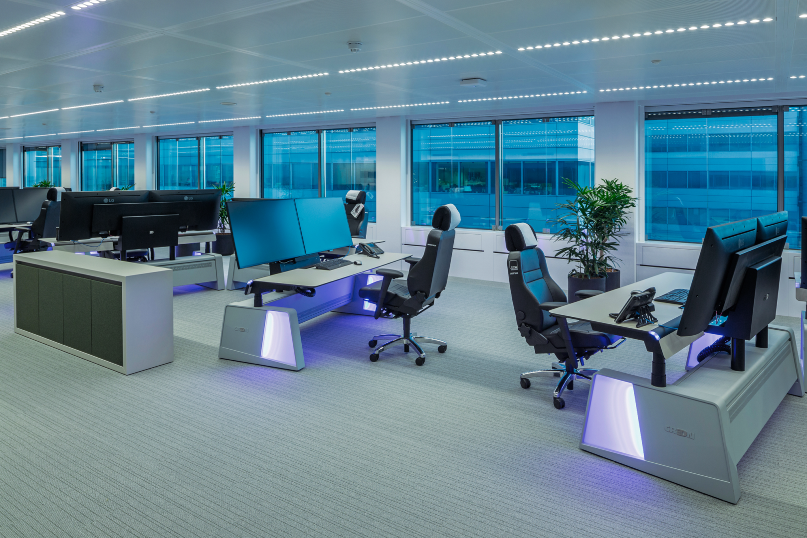 Header controlekamer inrichting